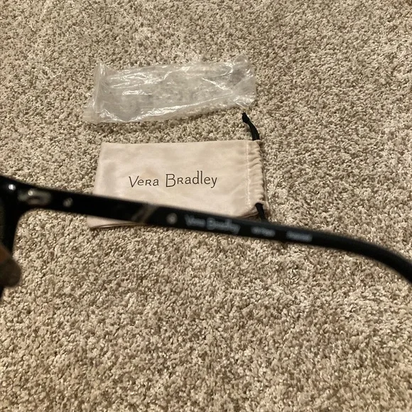 Vera Bradley black Mini Medallions retired 2017 pattern sunglasses & cloth case - Picture 2 of 3